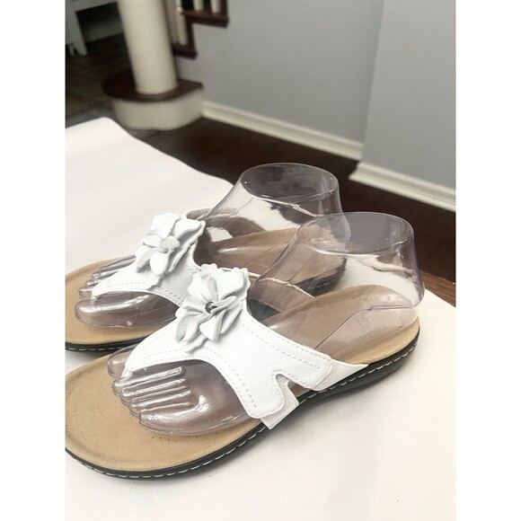 Clarks Collection Laurieann Gema Size 7 E White Leather Flower Sandals Wide - Picture 4 of 8
